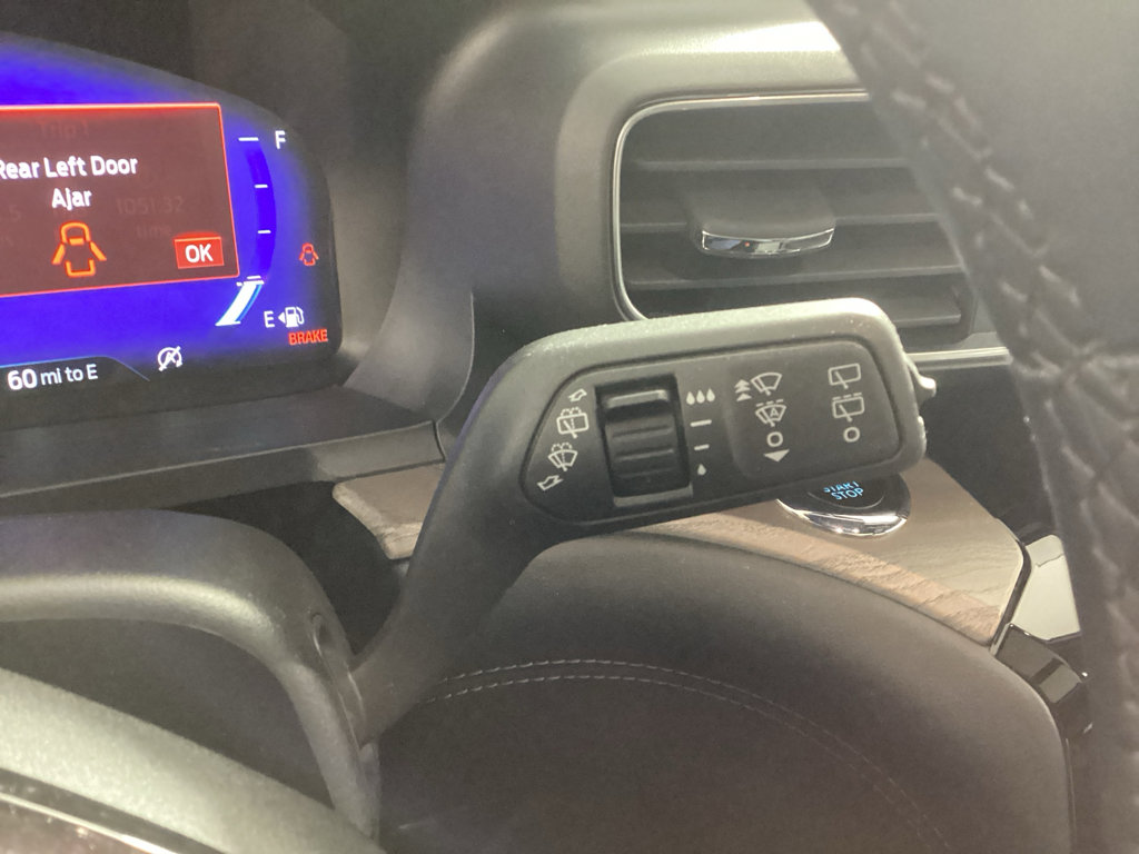 Used 2023 Ford Explorer Platinum w/ Technology Package image 35