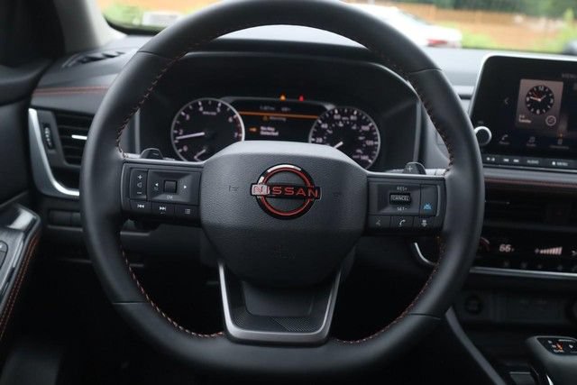 Certified 2025 Nissan Rogue SV AWD/4WD image 8