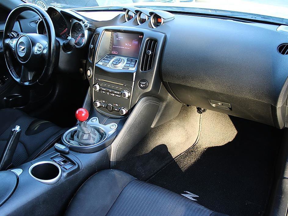 Used 2018 Nissan 370Z Coupe RWD image 17