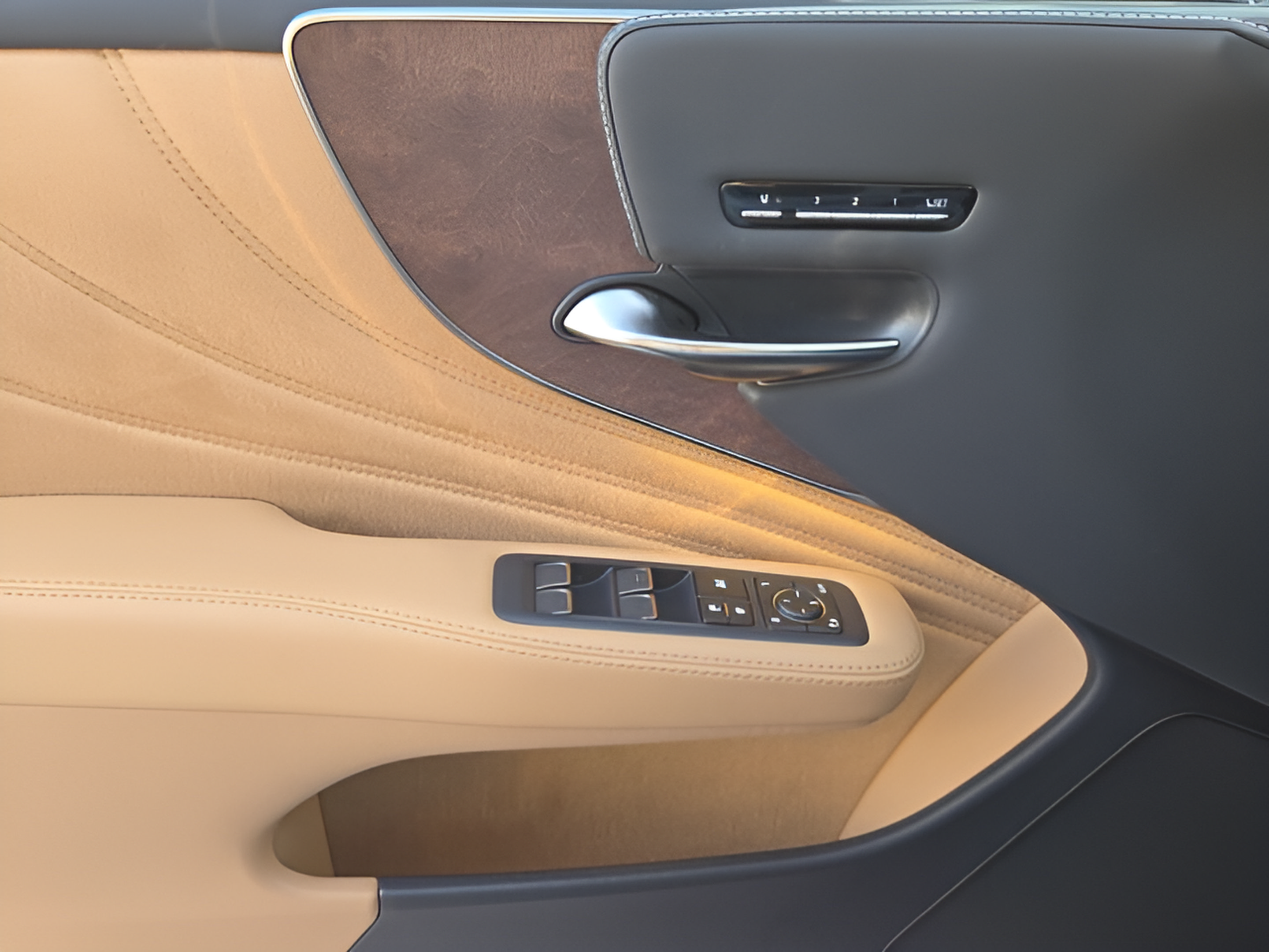 Certified 2024 Lexus LS 500 RWD image 28
