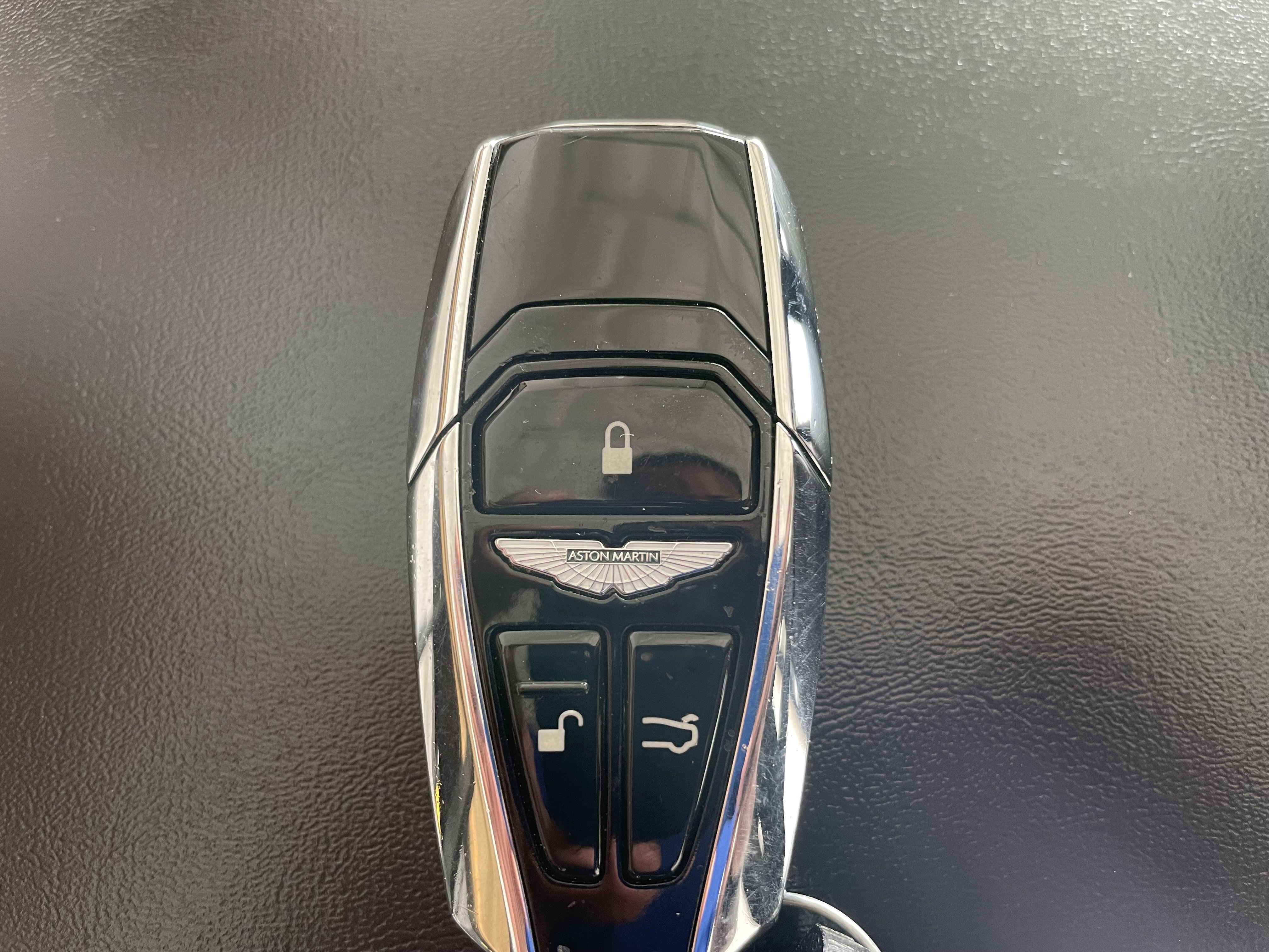 Used 2023 Aston Martin V8 Vantage Coupe image 23