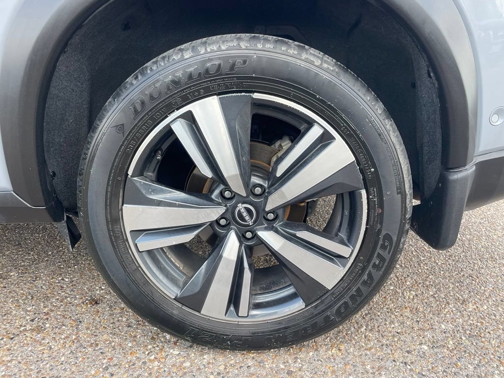 Certified 2025 Nissan Rogue SL AWD/4WD image 17