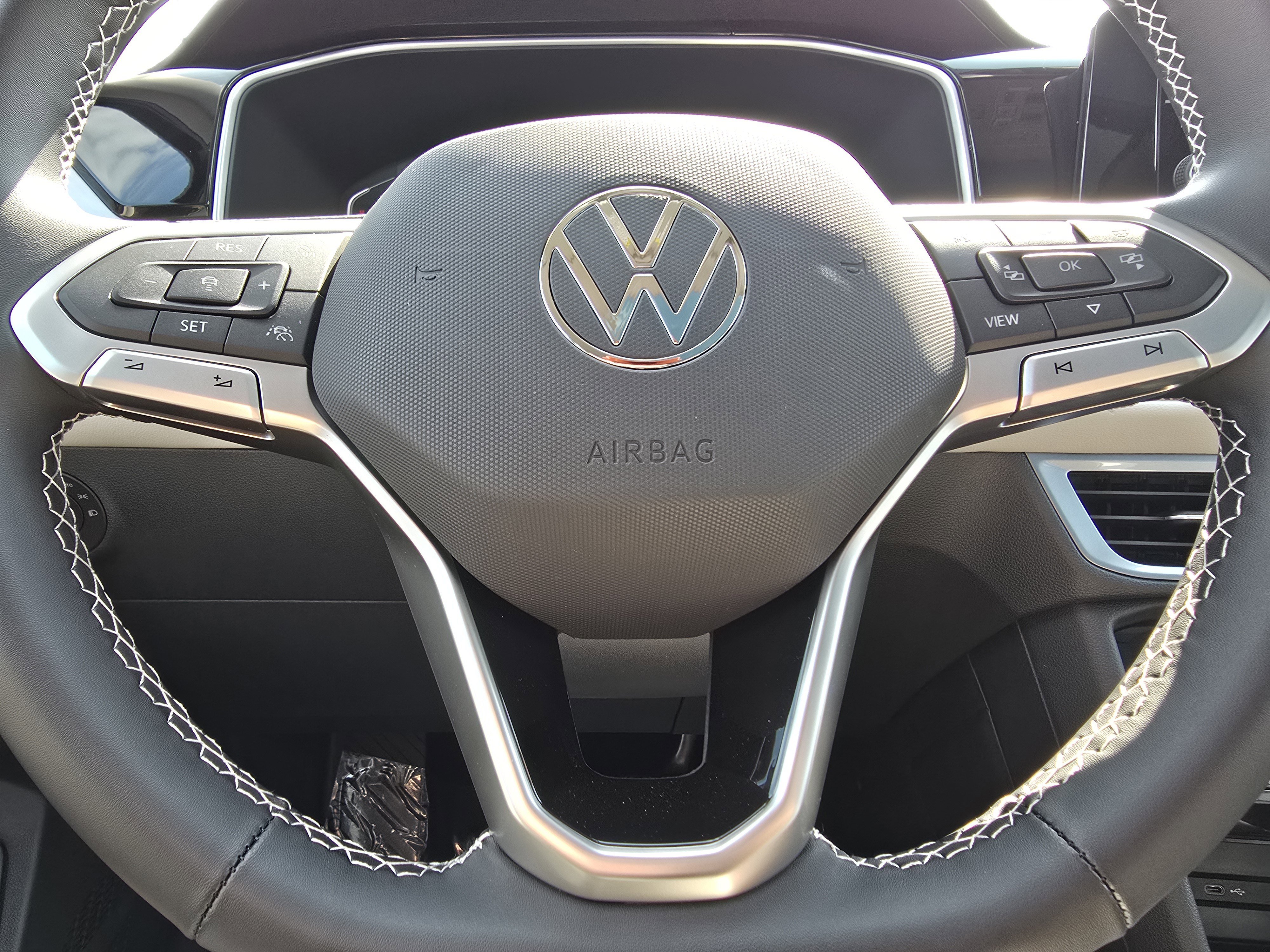 New 2025 Volkswagen Taos SEL image 23