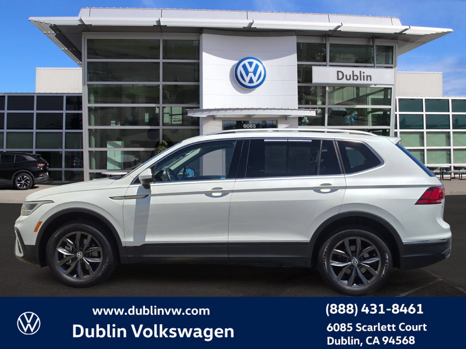Certified 2023 Volkswagen Tiguan SE w/ Panoramic Sunroof Package FWD image 7