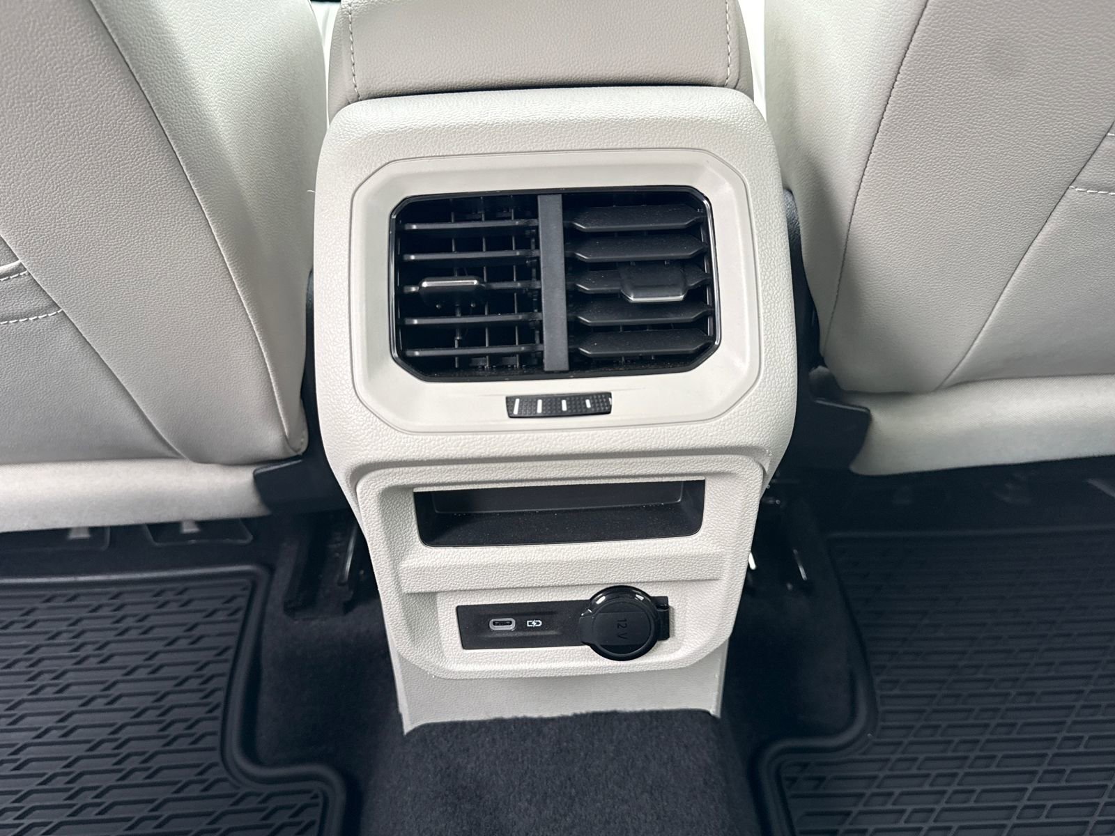 Certified 2023 Volkswagen Tiguan SE image 37