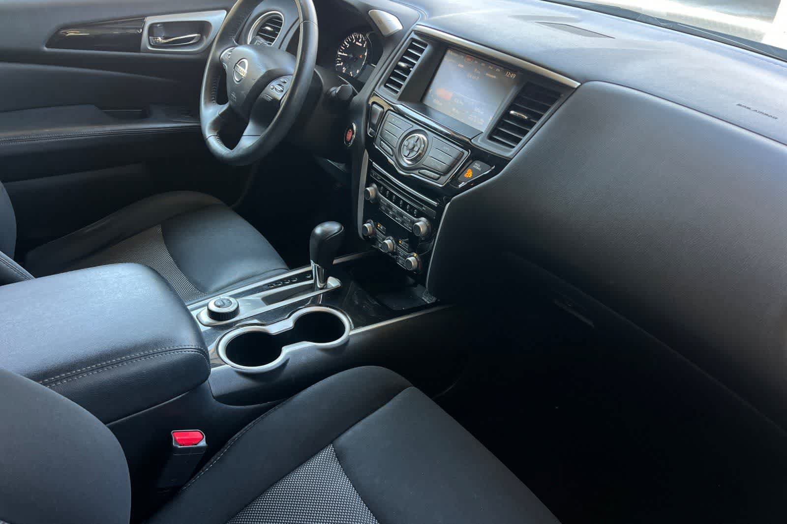 Used 2019 Nissan Pathfinder SV AWD/4WD image 17