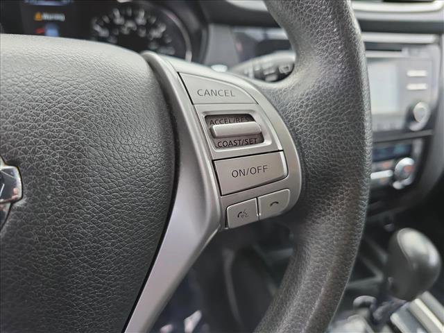 Used 2016 Nissan Rogue SV image 18