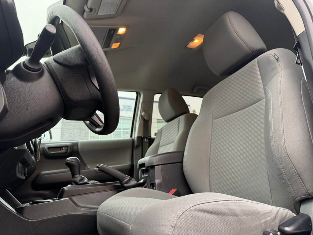 Used 2020 Toyota Tacoma SR AWD/4WD image 9