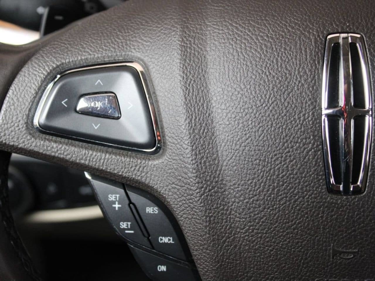 Used 2019 Lincoln MKC Select w/ Select Plus Package FWD image 28