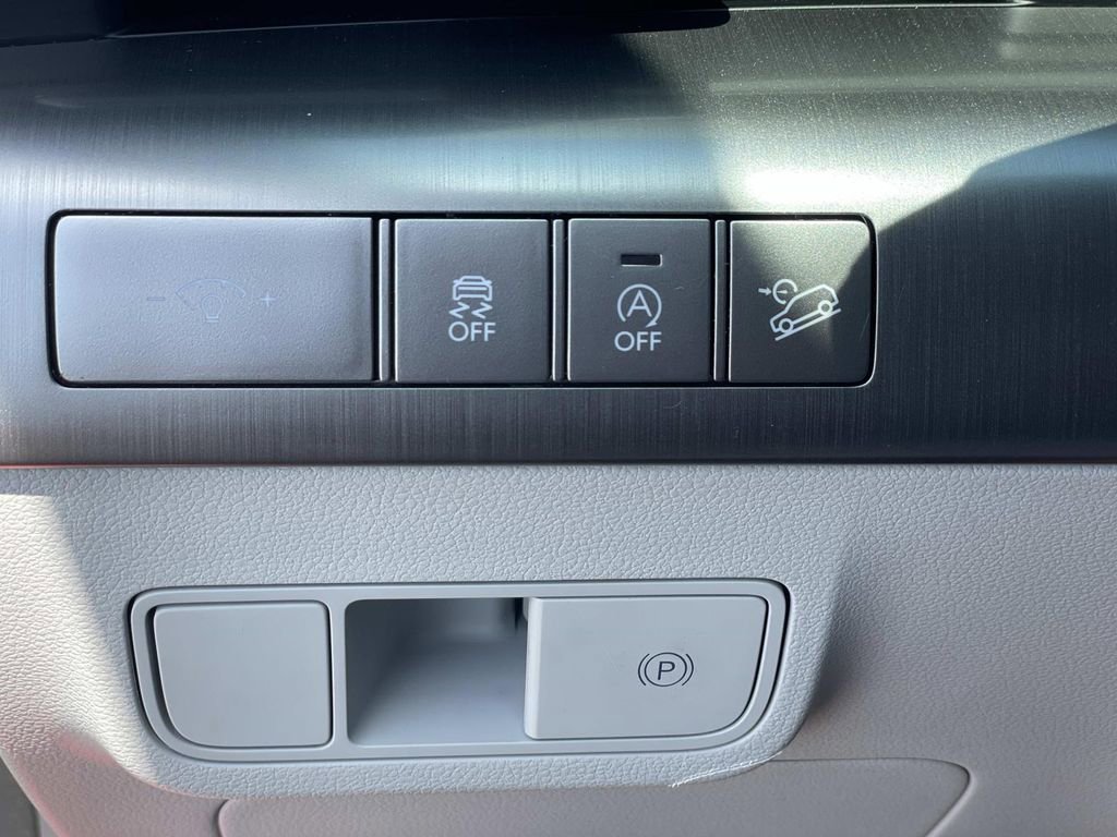 Certified 2025 Hyundai Kona SE FWD image 16