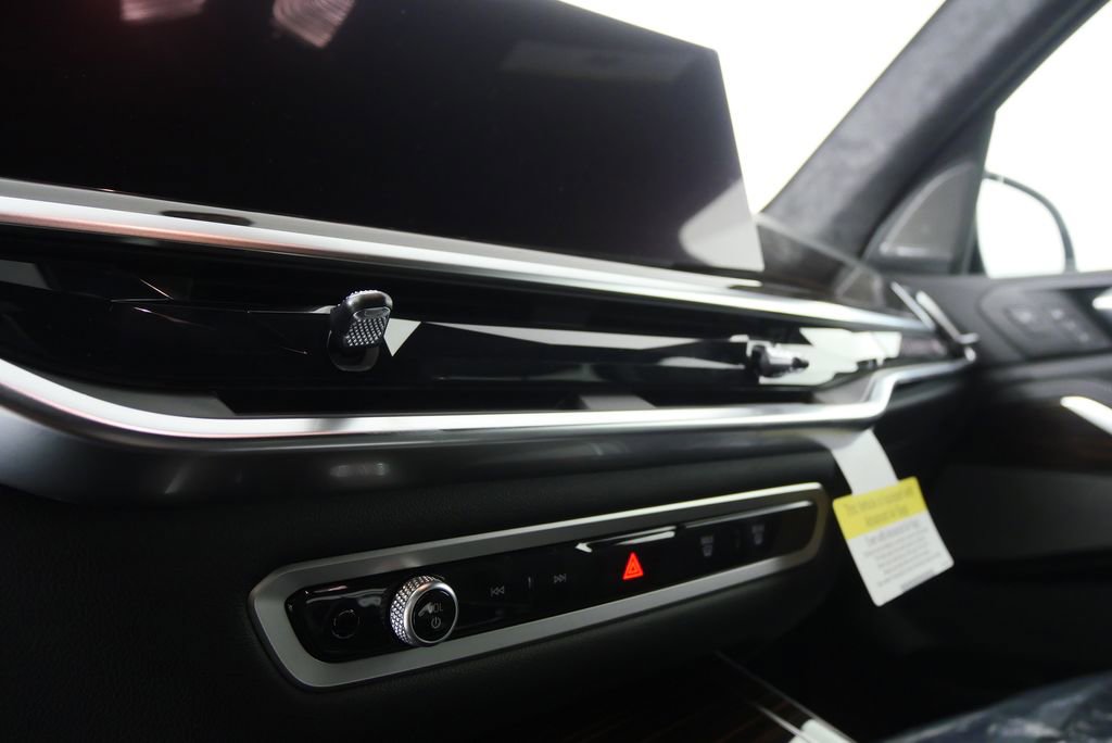 Used 2026 BMW X7 M60i image 23