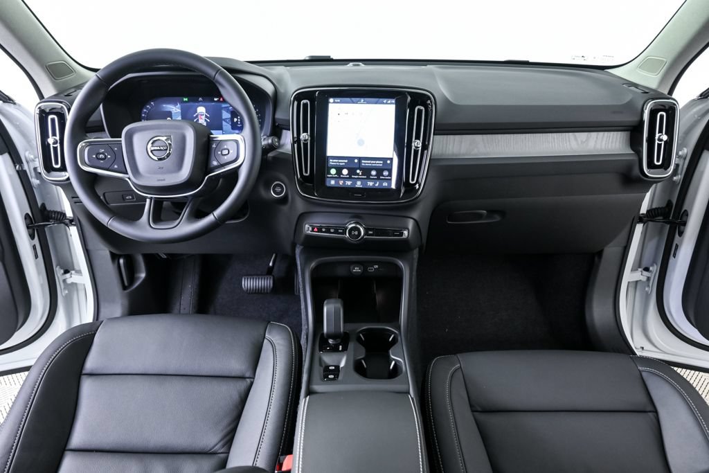 New 2026 Volvo XC40 B5 Core AWD/4WD image 17
