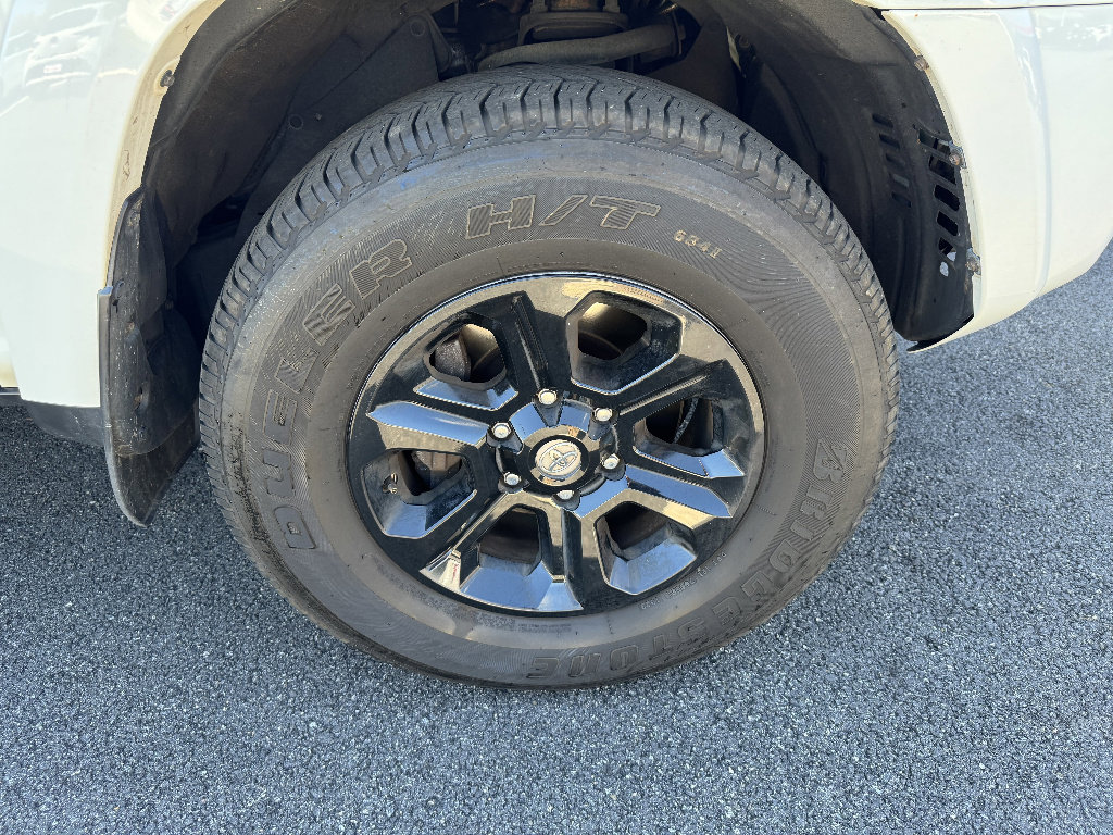 Used 2022 Toyota 4Runner SR5 Premium w/ Moonroof Package AWD/4WD image 29