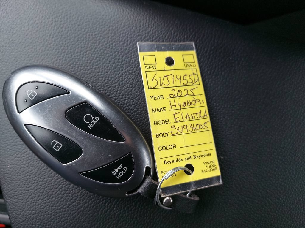 Used 2025 Hyundai Elantra Sport FWD image 35