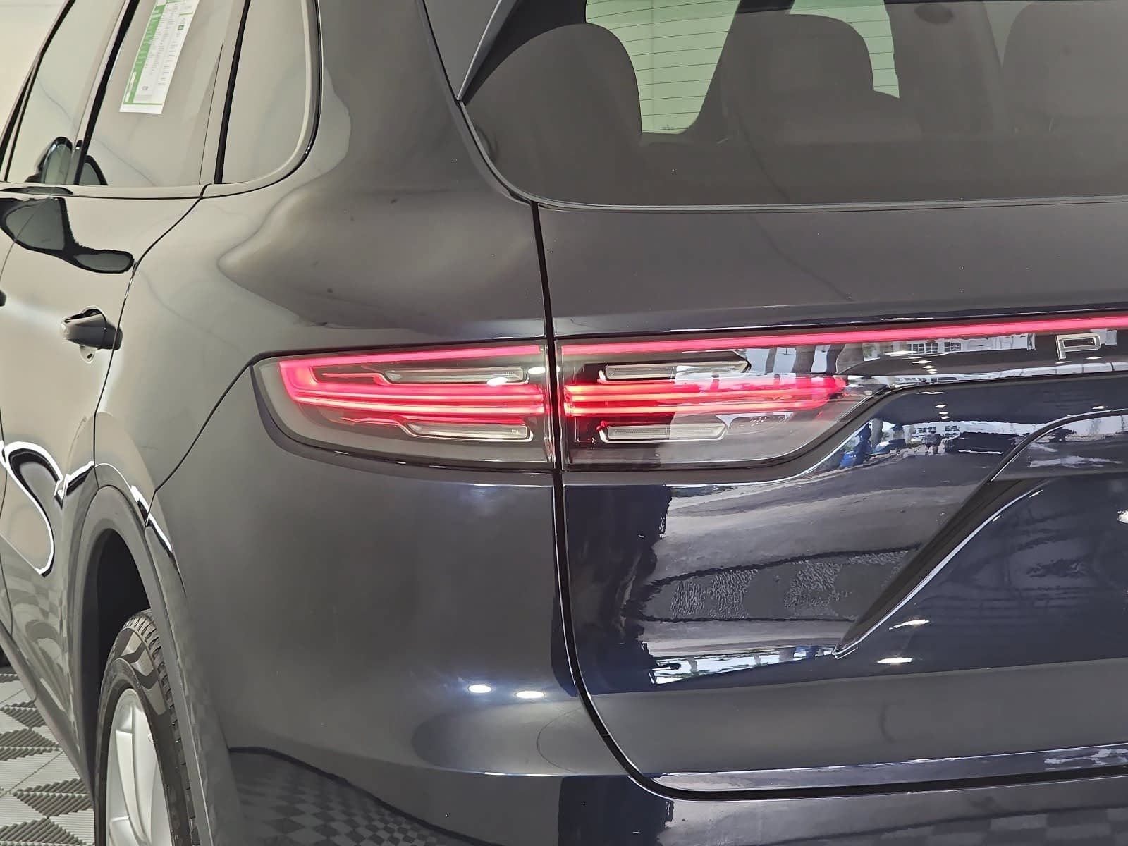 Used 2019 Porsche Cayenne w/ Premium Plus Package AWD/4WD image 31