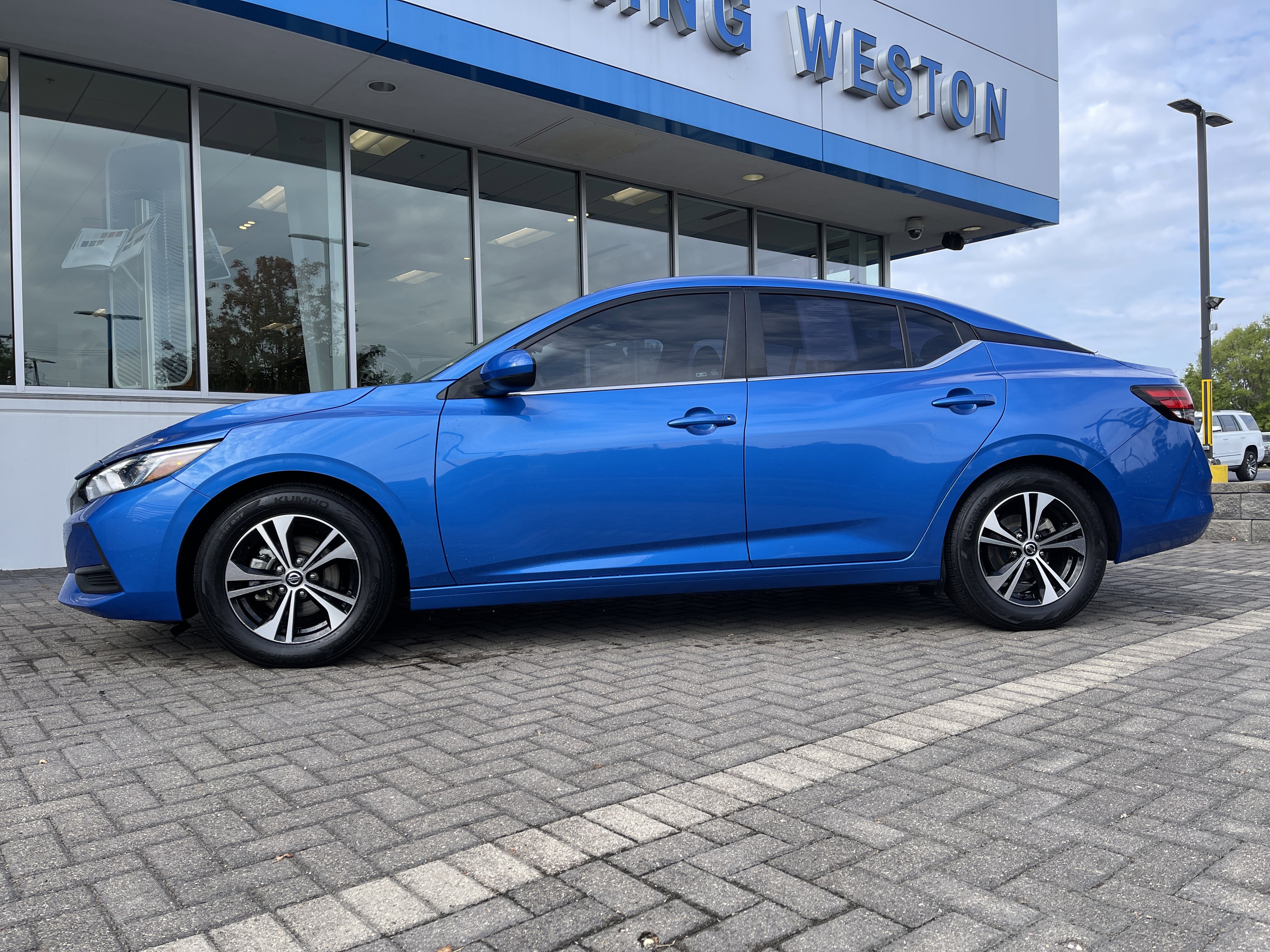 Used 2022 Nissan Sentra SV image 2