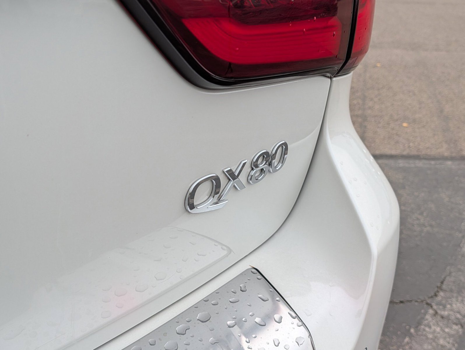 Used 2024 INFINITI QX80 Sensory AWD/4WD image 19