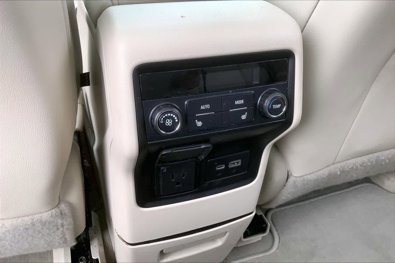 Used 2021 GMC Acadia Denali w/ Denali Ultimate Package AWD/4WD image 34