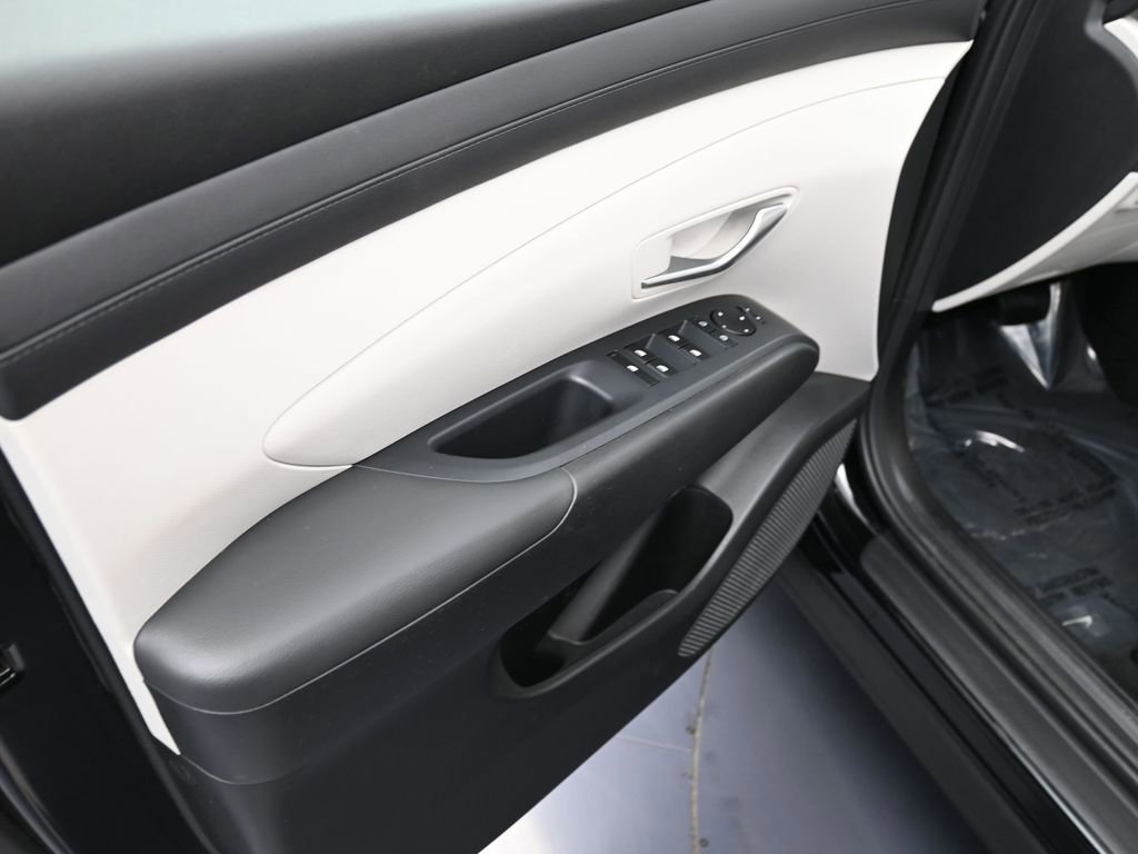 Certified 2025 Hyundai Tucson SEL image 12