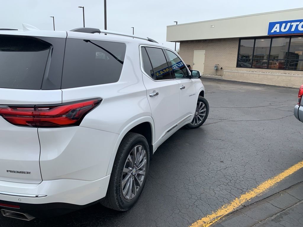 Used 2023 Chevrolet Traverse Premier FWD image 7