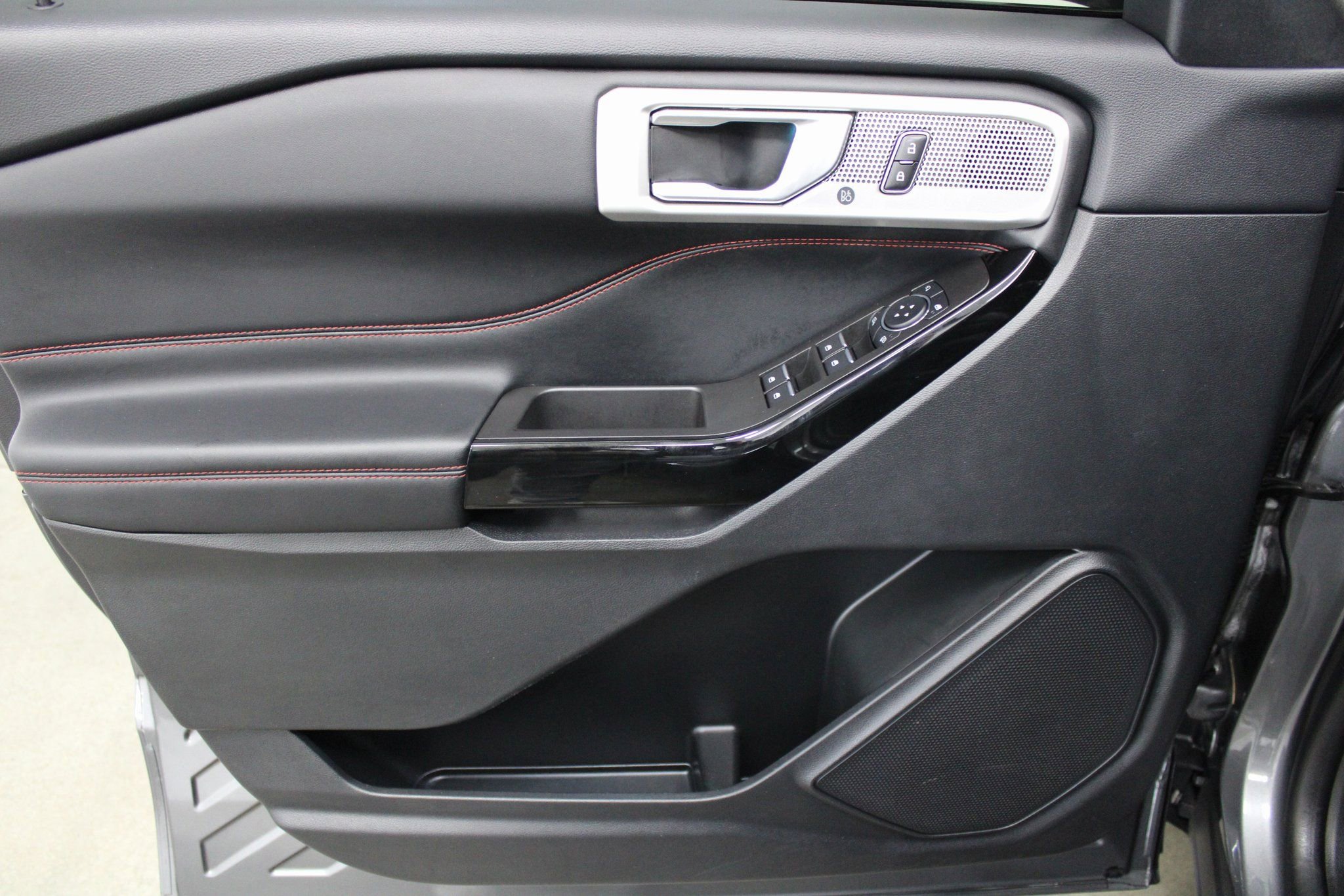 Used 2023 Ford Explorer ST-Line w/ Class IV Trailer Tow Package image 14