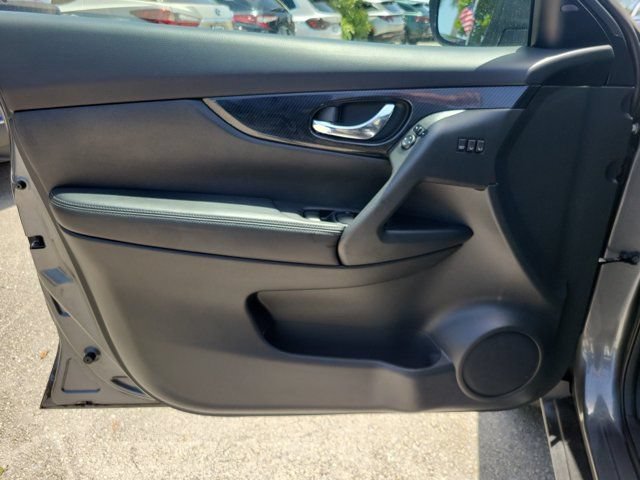 Used 2018 Nissan Rogue SL w/ Premium Package FWD image 13