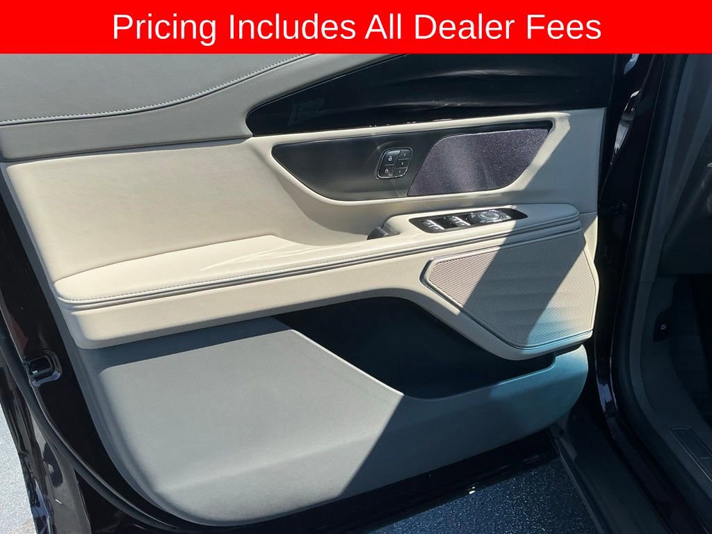Used 2024 Lincoln Nautilus Premier AWD/4WD image 9