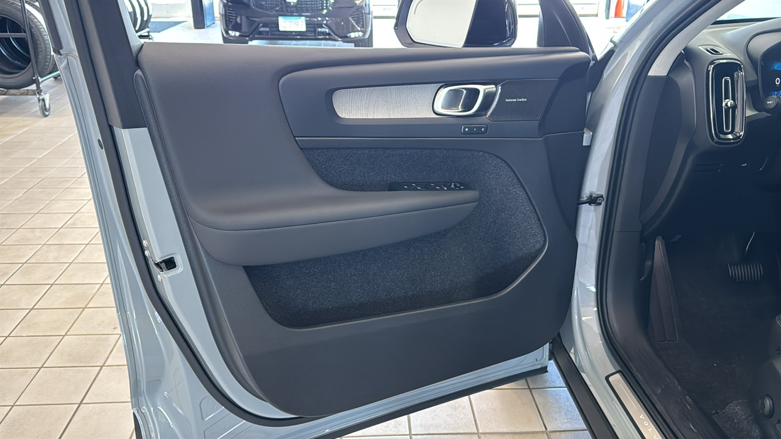 New 2026 Volvo XC40 B5 Plus w/ Climate Package AWD/4WD image 21