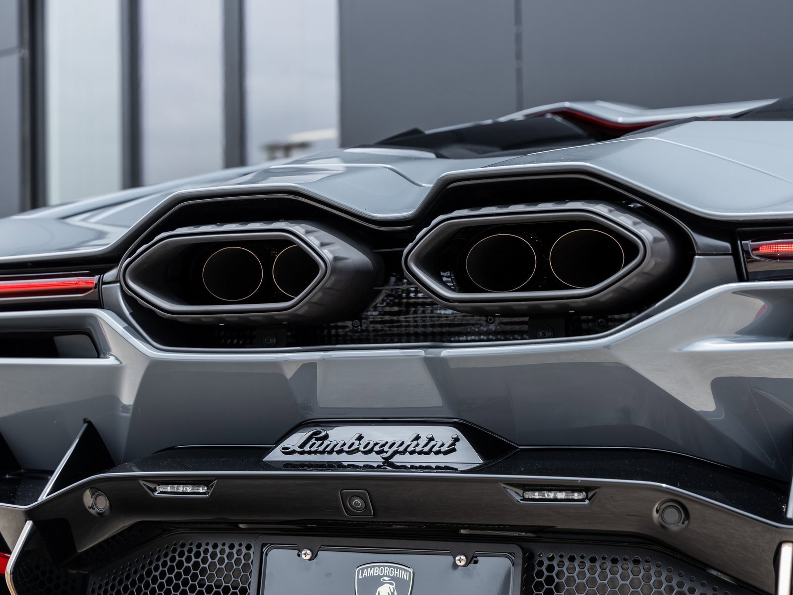 Used 2024 Lamborghini Revuelto image 14