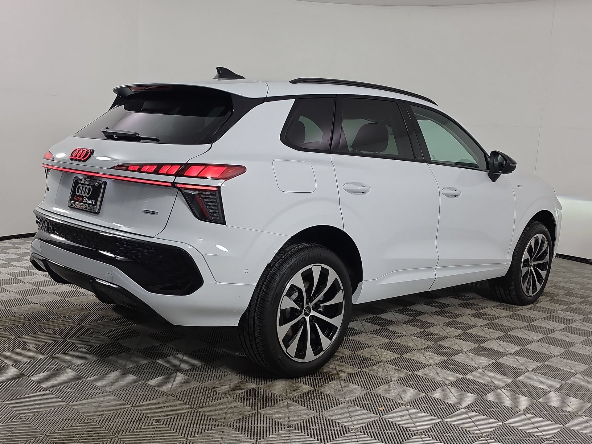 New 2026 Audi Q3 quattro 2.0T AWD/4WD image 7