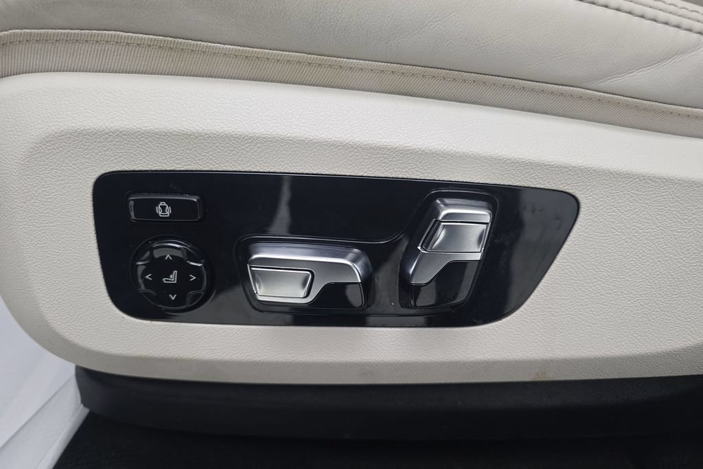 Certified 2025 BMW X7 xDrive40i w/ Executive Package AWD/4WD image 13