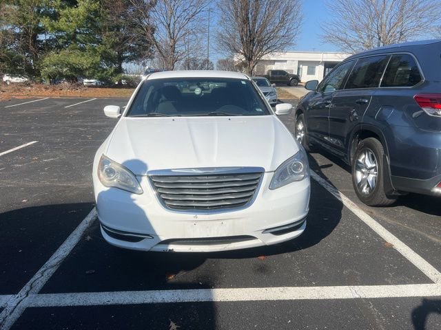 Used 2014 Chrysler 200 LX image 2