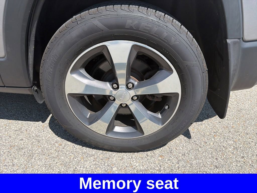 Used 2020 Jeep Cherokee Limited AWD/4WD image 10