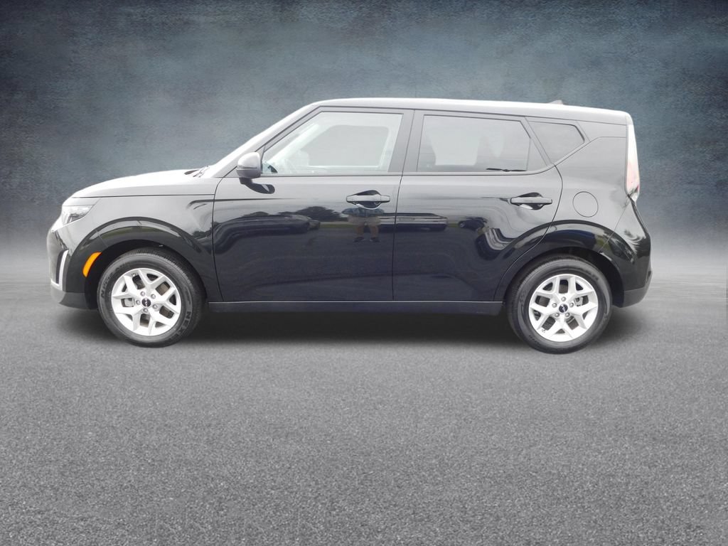 Used 2025 Kia Soul LX w/ LX Technology Package FWD image 6