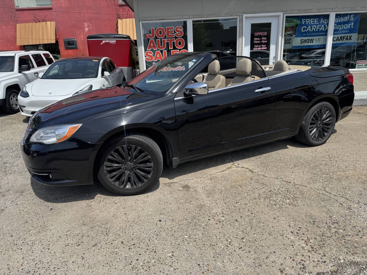 Used 2013 Chrysler 200 Limited FWD image 3