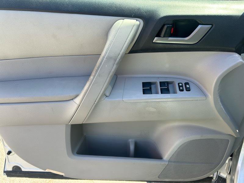 Used 2013 Toyota Highlander 4WD Hybrid image 7