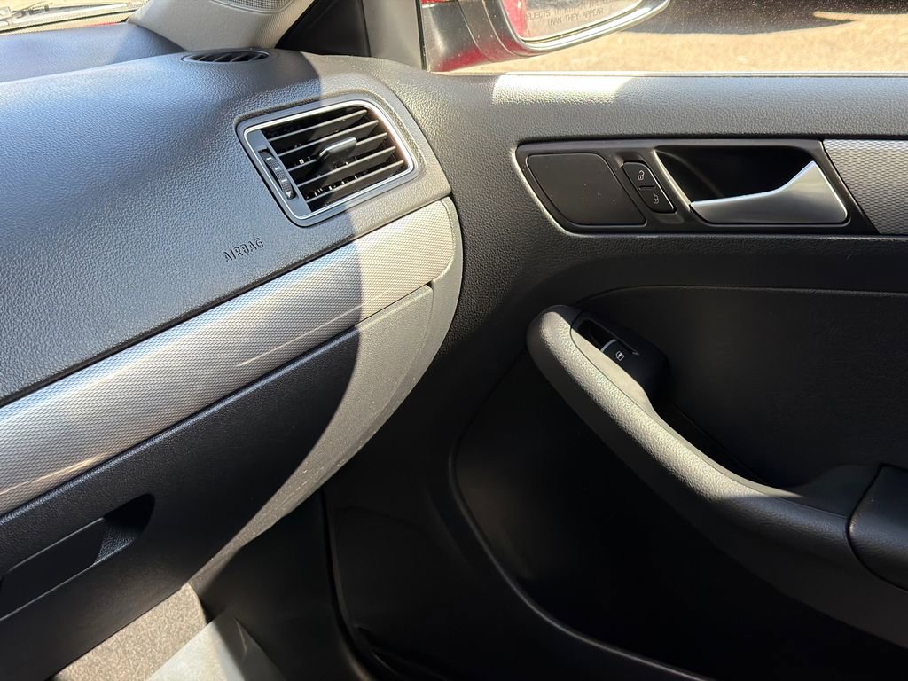 Used 2015 Volkswagen Jetta SE image 27