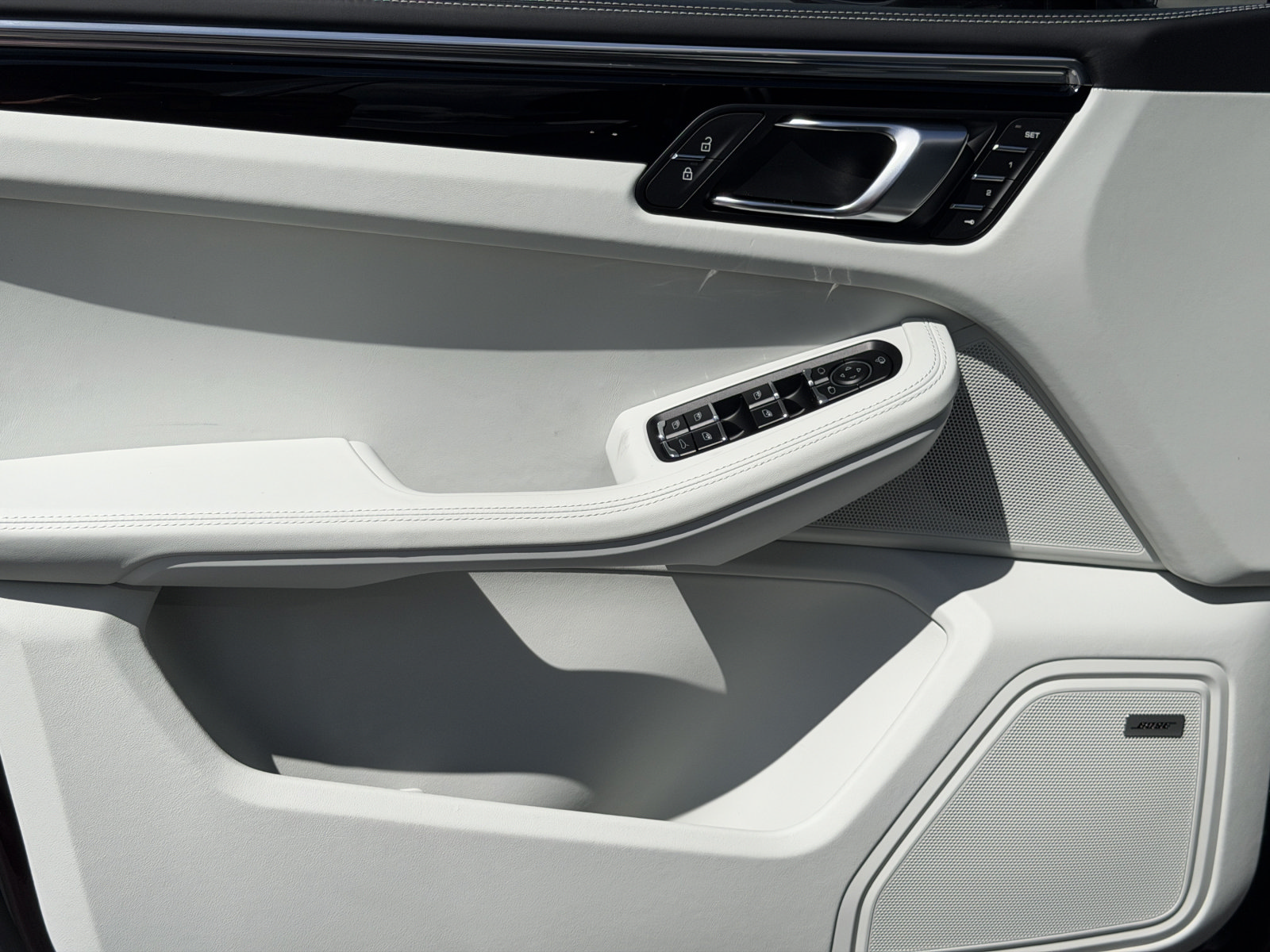 New 2026 Porsche Macan AWD/4WD image 17