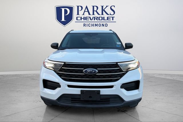 Used 2023 Ford Explorer XLT AWD/4WD image 2