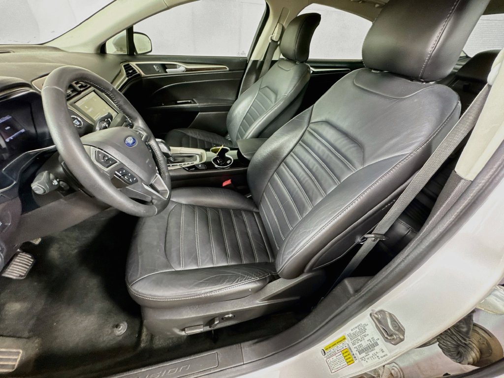 Used 2016 Ford Fusion SE w/ Equipment Group 202A AWD/4WD image 24