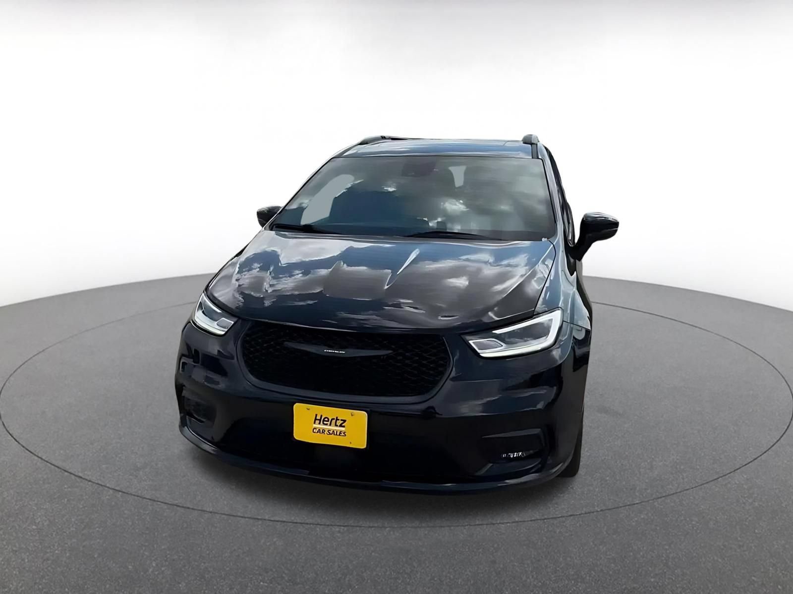 Used 2025 Chrysler Pacifica Limited FWD image 4
