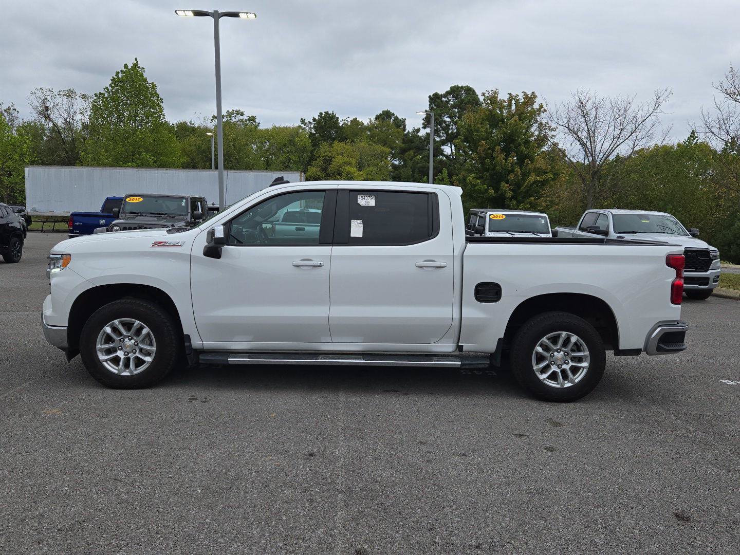 Used 2025 Chevrolet Silverado 1500 LT AWD/4WD image 4