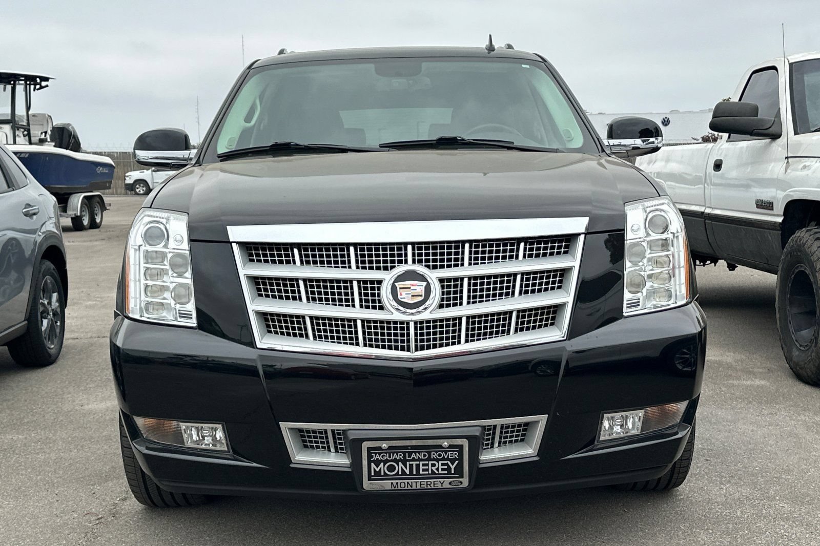 Used 2011 Cadillac Escalade ESV Platinum AWD/4WD image 2