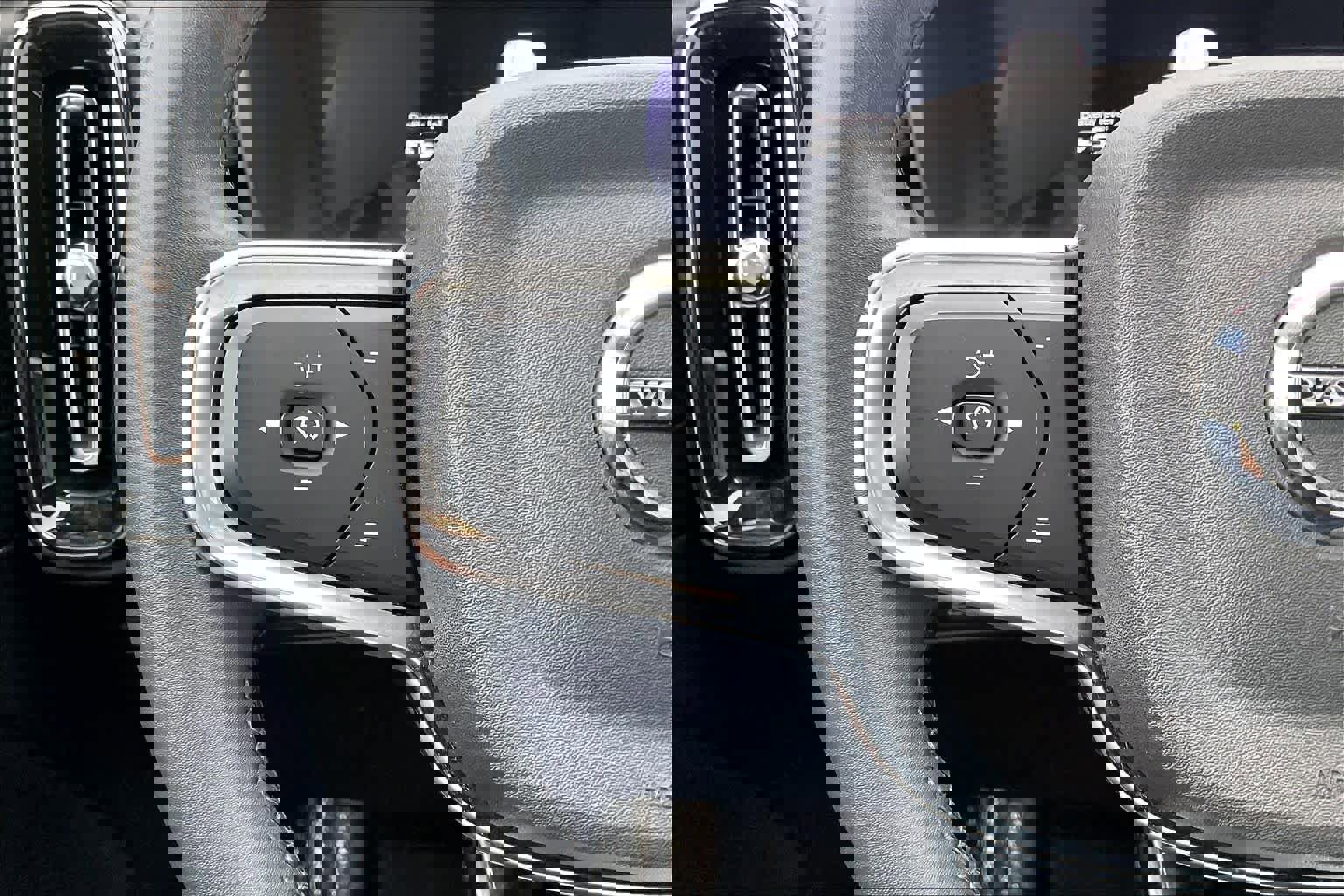 Used 2023 Volvo XC40 Recharge Ultimate image 21