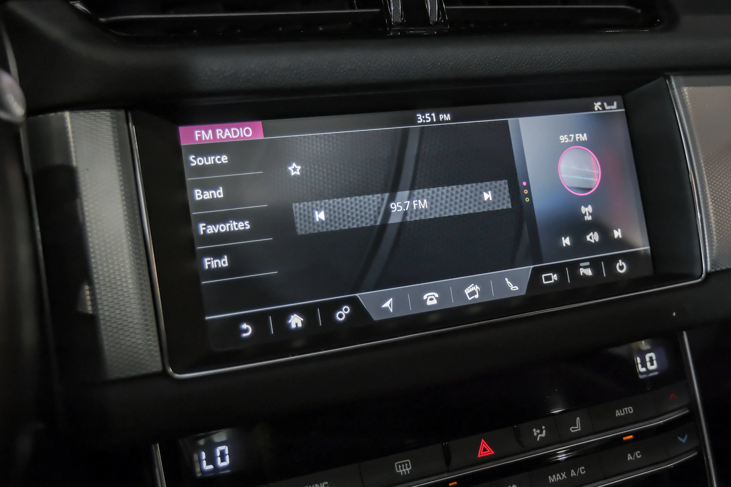 Used 2020 Jaguar XF Prestige RWD image 28
