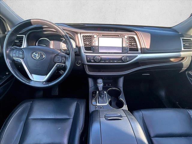 Used 2018 Toyota Highlander XLE image 16