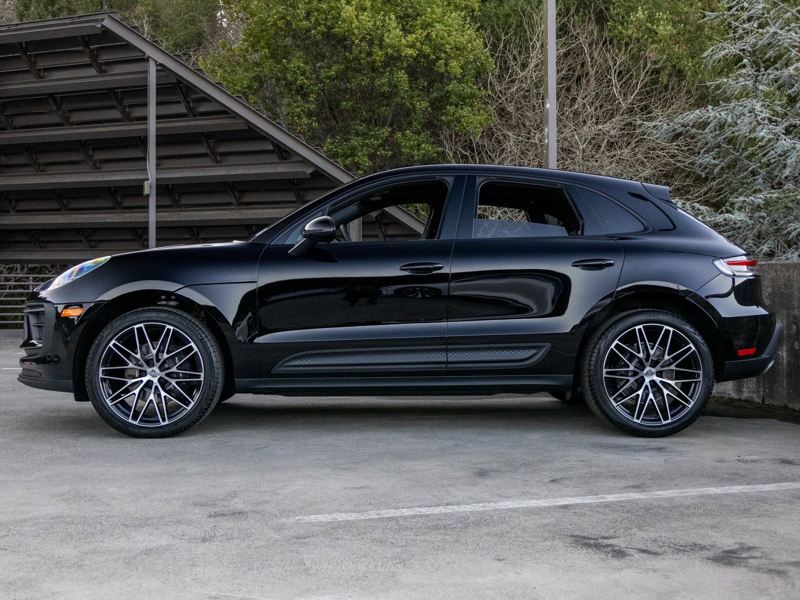New 2026 Porsche Macan image 2