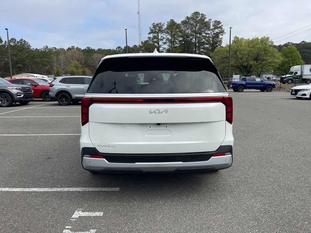Certified 2025 Kia Carnival image 6