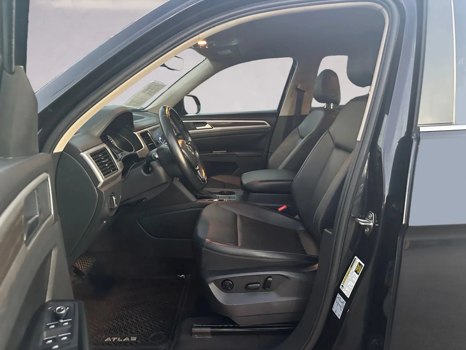 Used 2018 Volkswagen Atlas SE FWD image 11