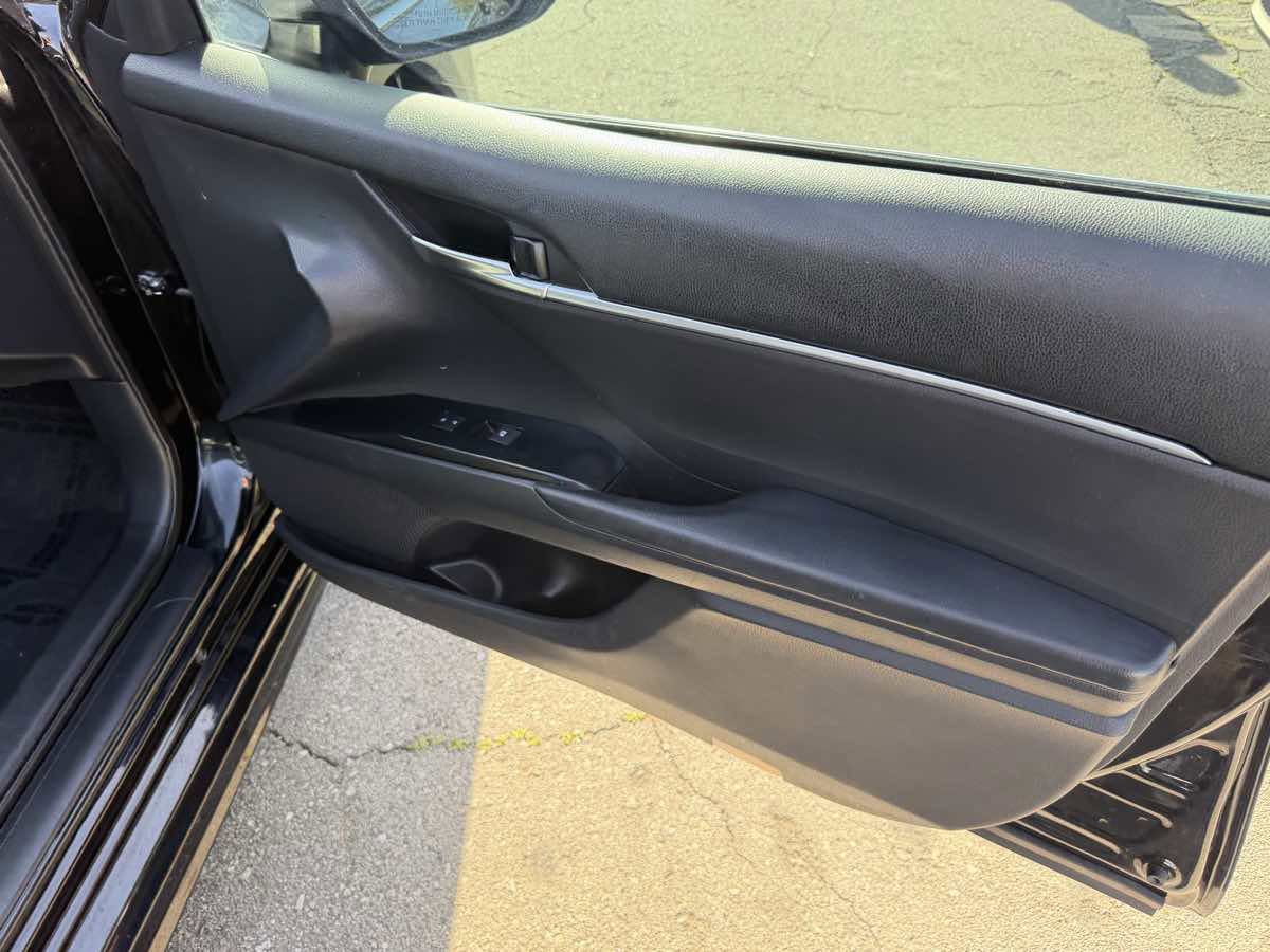 Used 2019 Toyota Camry SE FWD image 15